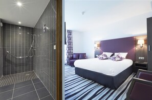Superior Room, 1 Double Bed | Bathroom | Shower, eco-friendly toiletries, hair dryer, towels