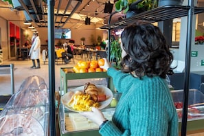 Päivittäinen buffetaamiainen maksusta