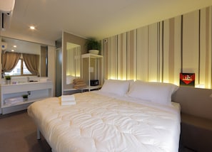 Superior Chalet | Bathroom | Shower, free toiletries, towels