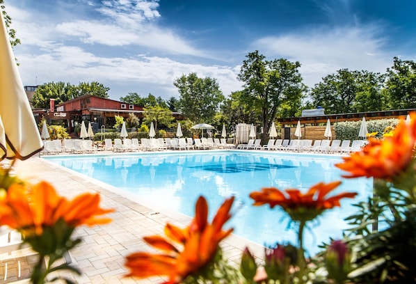 Alberca al aire libre por temporada 