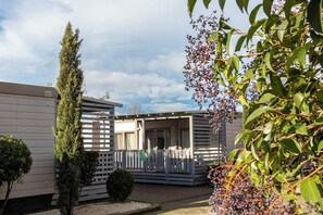 Superior Chalet | Cots/infant beds, bed sheets