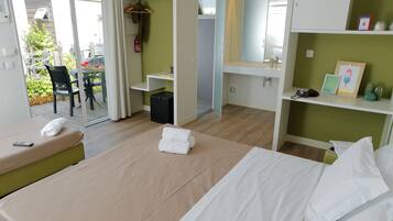 Lits bébé (en supplément), draps fournis