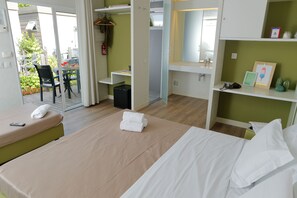 Cots/infant beds, bed sheets