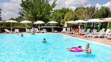 Piscine extérieure (ouverte en saison)