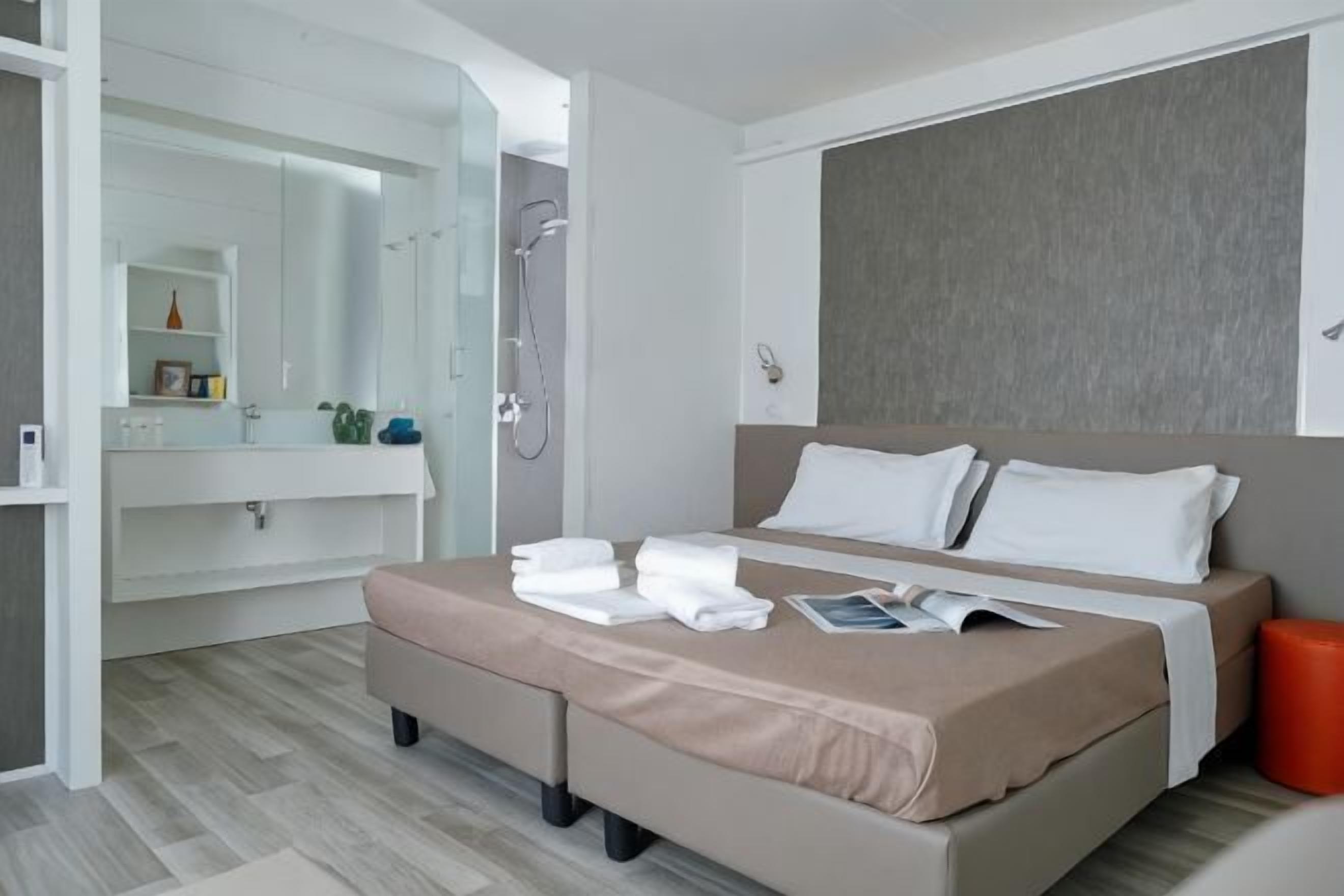 Cribs/infant beds, bed sheets