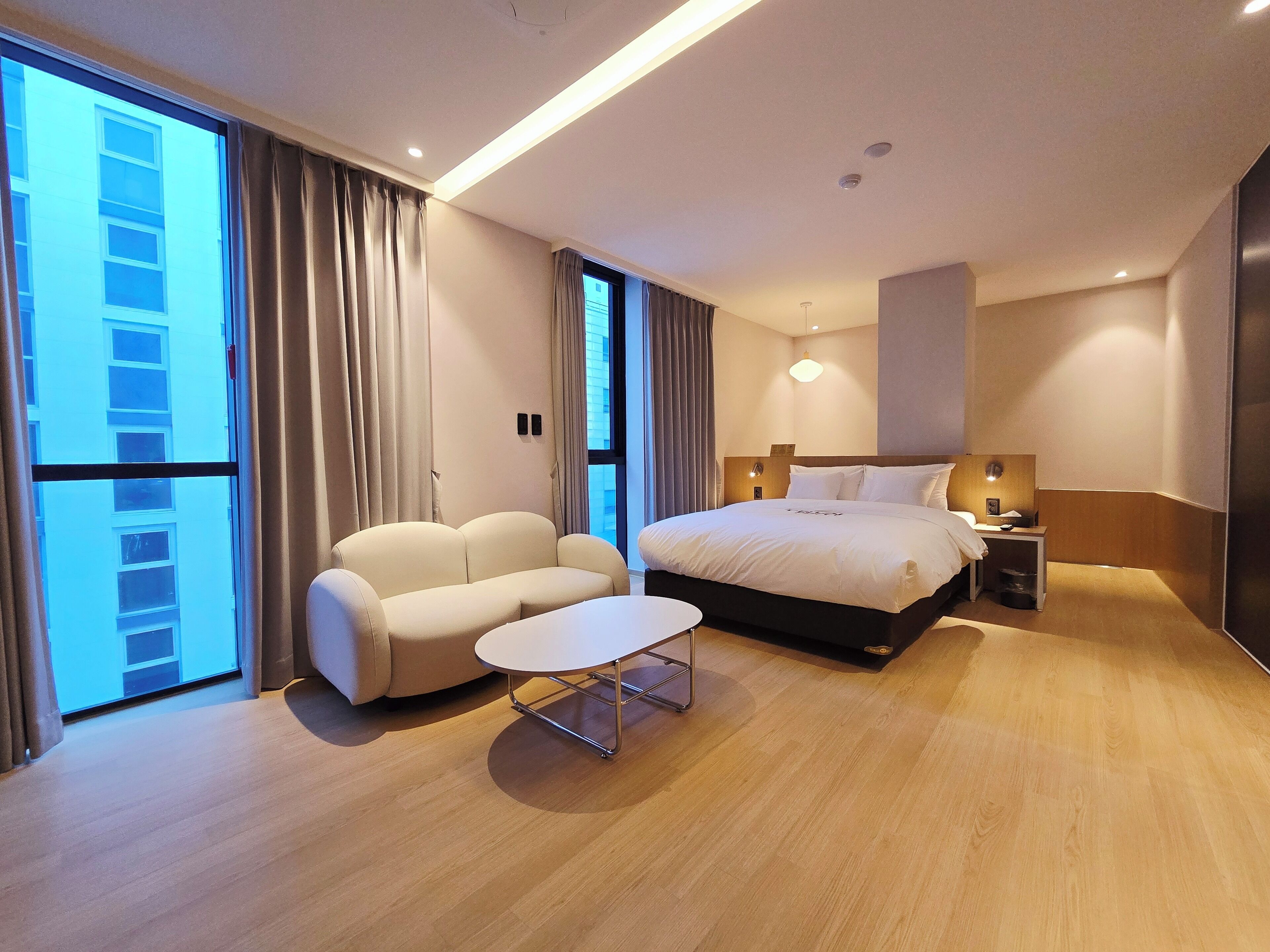 Premier Double Room | Blackout drapes, soundproofing, free WiFi