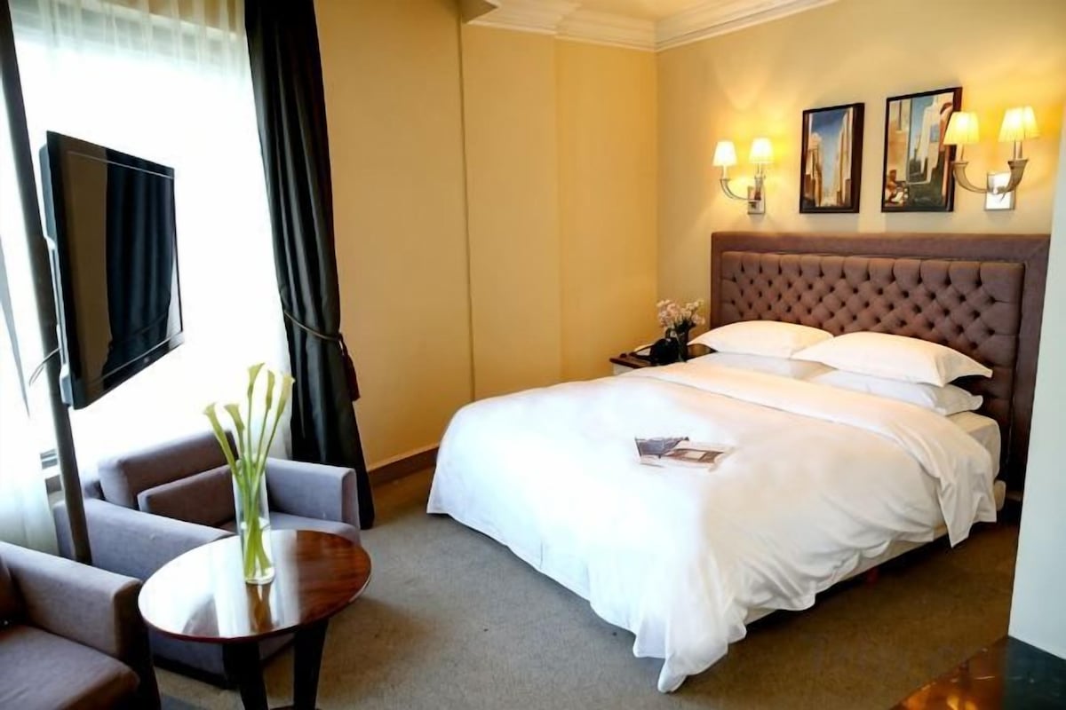 In-room safe, desk, iron/ironing board (on request), WiFi (free)
