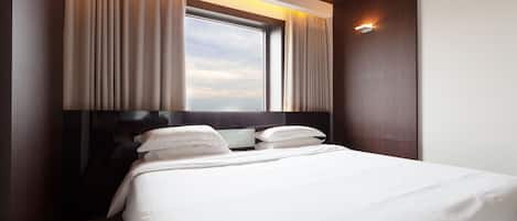 In-room safe, individually decorated, individually furnished, desk