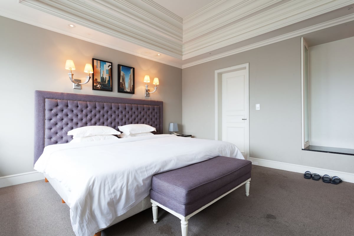 Chambre Deluxe double, vue sur le fleuve | Coffre-fort, décor unique, ameublement unique, bureau