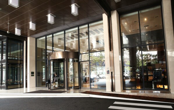 Property entrance - The Riverside Hotel (Seoul)