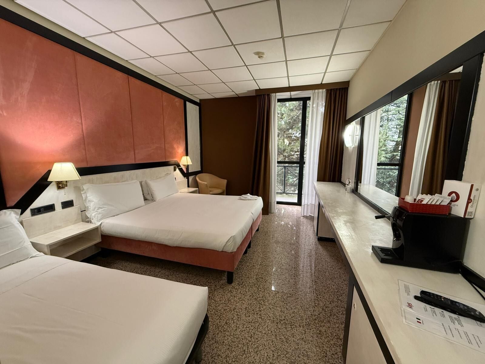 Classic Triple Room | Minibar, in-room safe, desk, laptop workspace