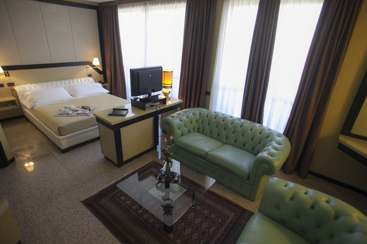 Minibar, in-room safe, desk, laptop workspace