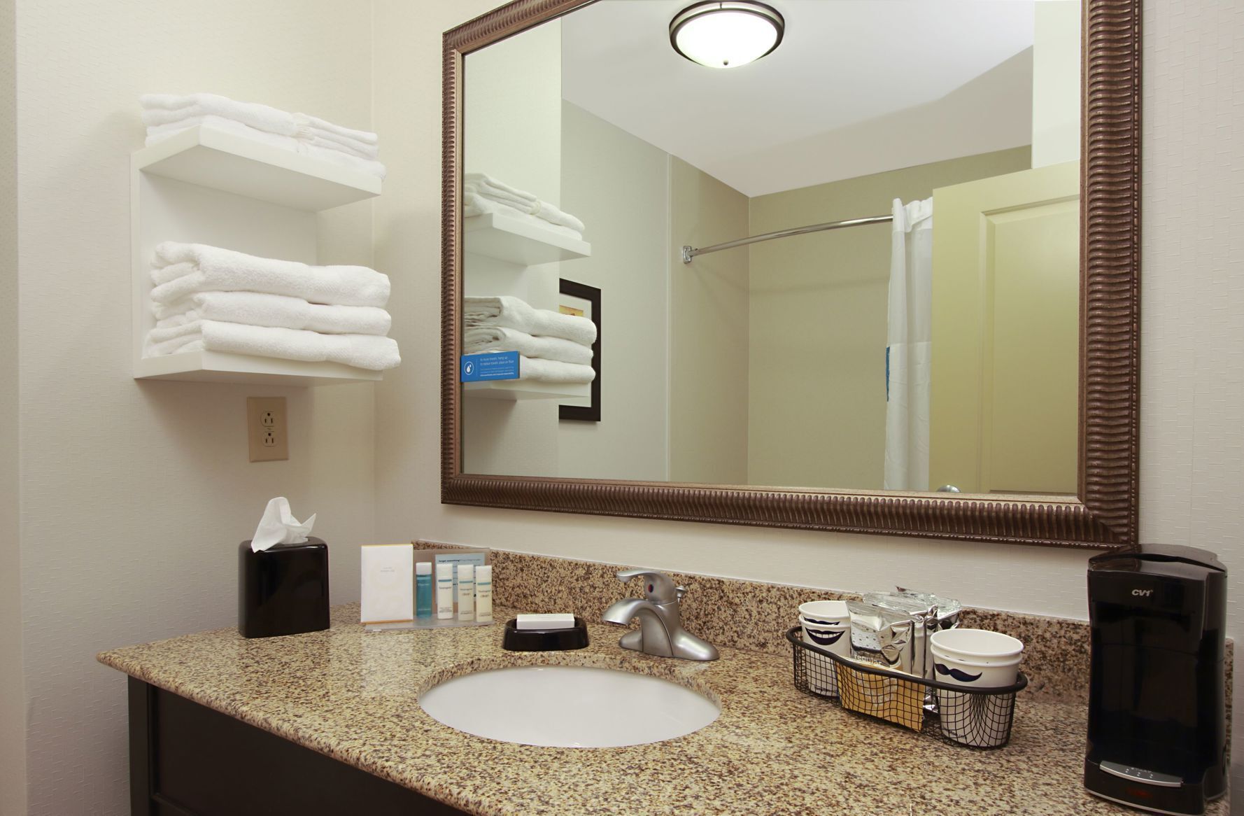 Salle de bain | Articles de toilette gratuits, sèche-cheveux, serviettes fournies