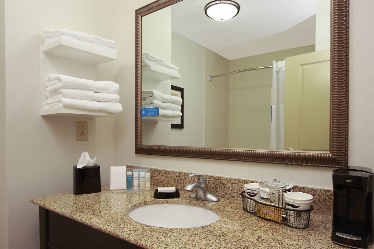 Salle de bain | Articles de toilette gratuits, sèche-cheveux, serviettes fournies