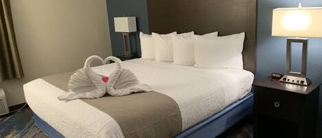 Room, 1 King Bed, Non Smoking | Premium bedding, individually decorated, individually furnished, desk