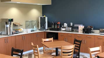 Desayuno continental gratuito y diario