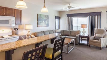 3 bedrooms, individually decorated, individually furnished, desk