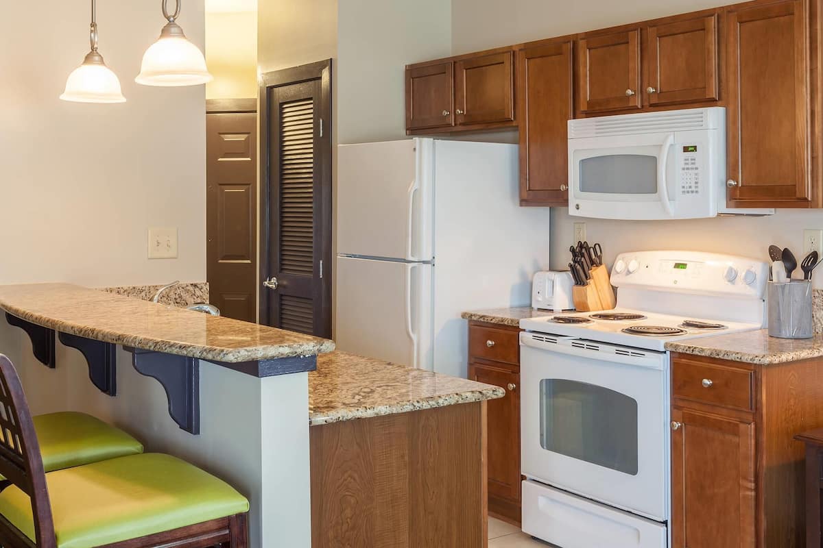 3 bedrooms, individually decorated, individually furnished, desk