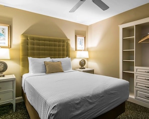 Individually decorated, individually furnished, desk, laptop workspace - Bluegreen Vacations Parkside Williamsburg, an Ascend Collection Resort (Williamsburg)