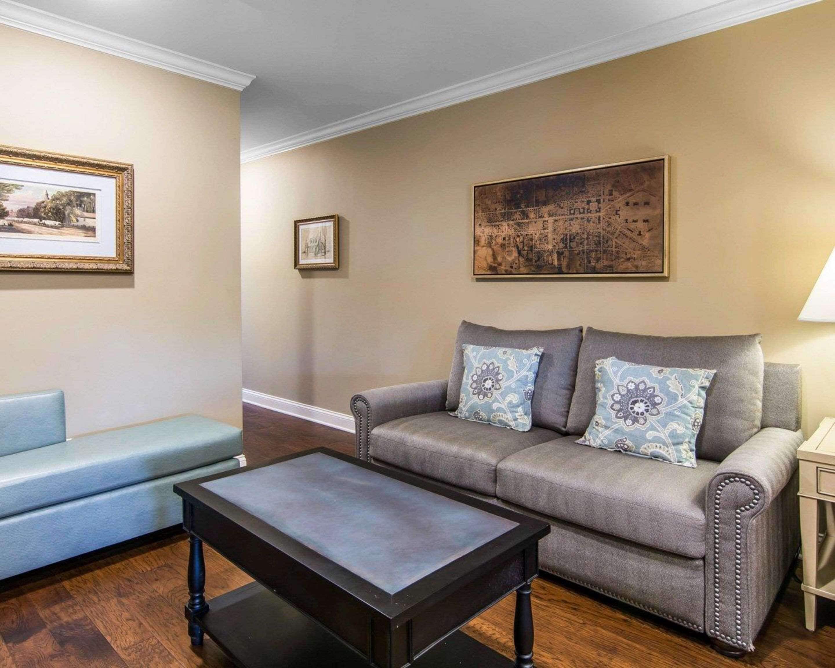 individually decorated, individually furnished, desk, laptop workspace