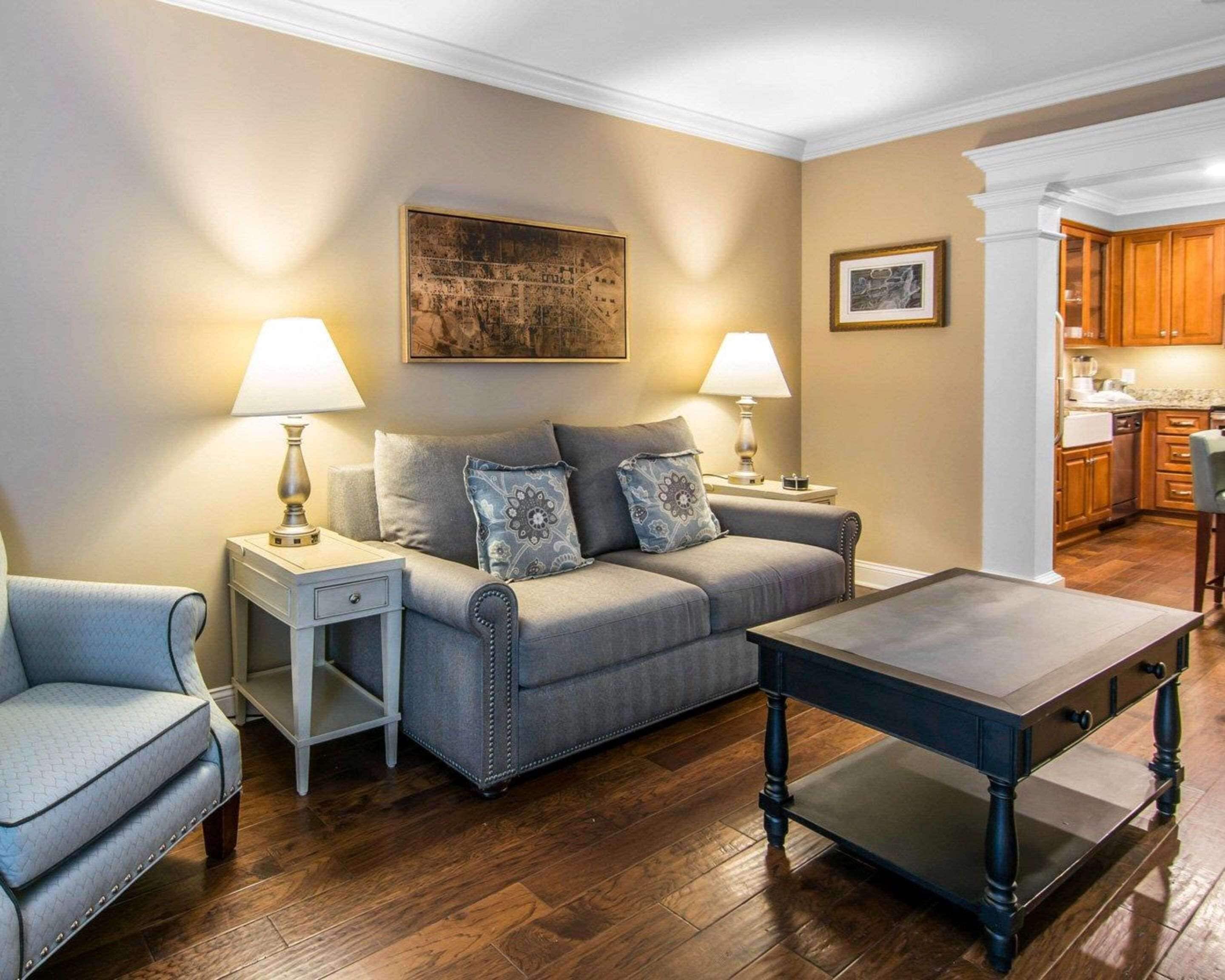 individually decorated, individually furnished, desk, laptop workspace