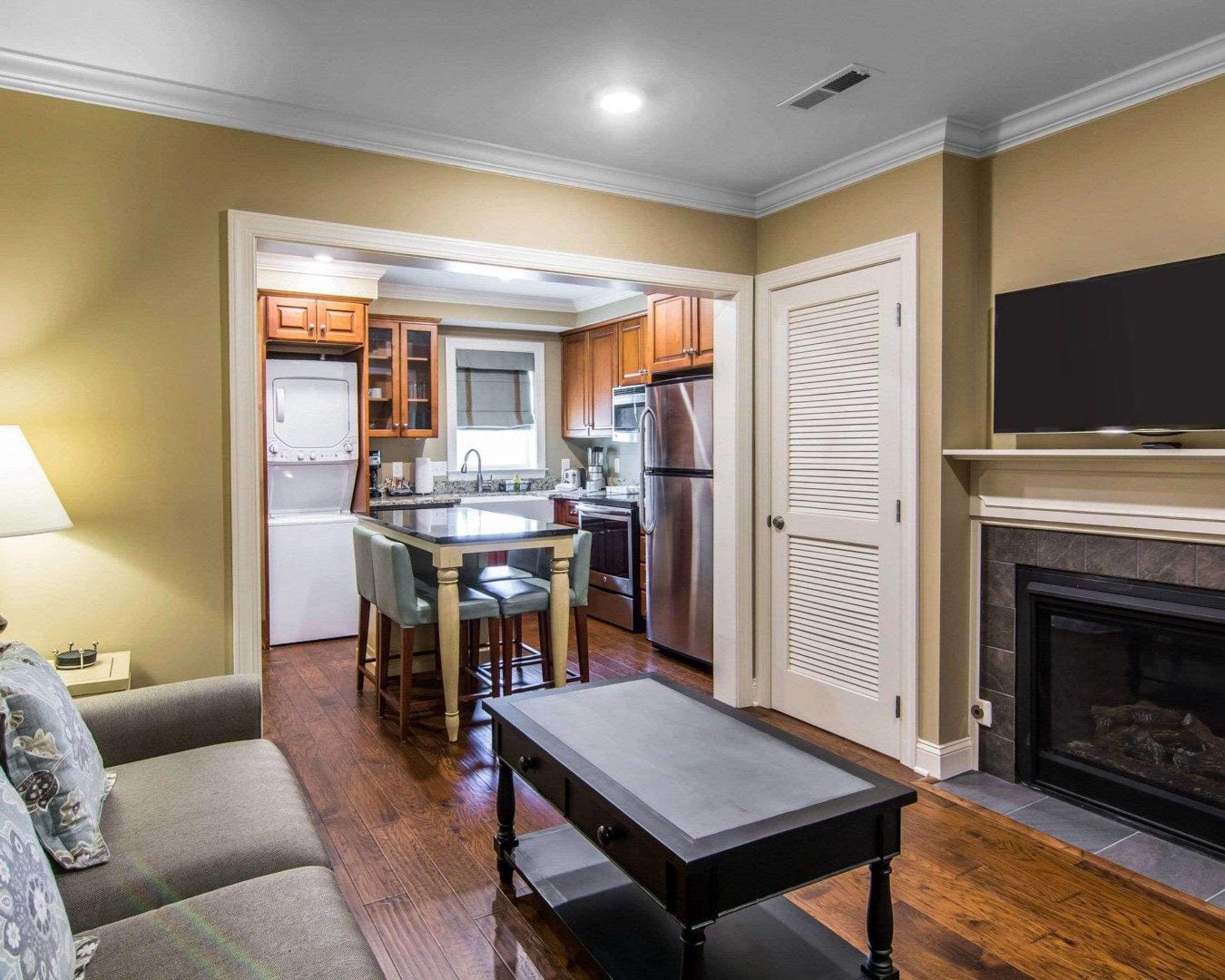 individually decorated, individually furnished, desk, laptop workspace