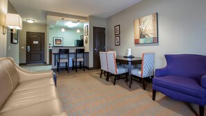 Suite, 1 Bedroom | Living area