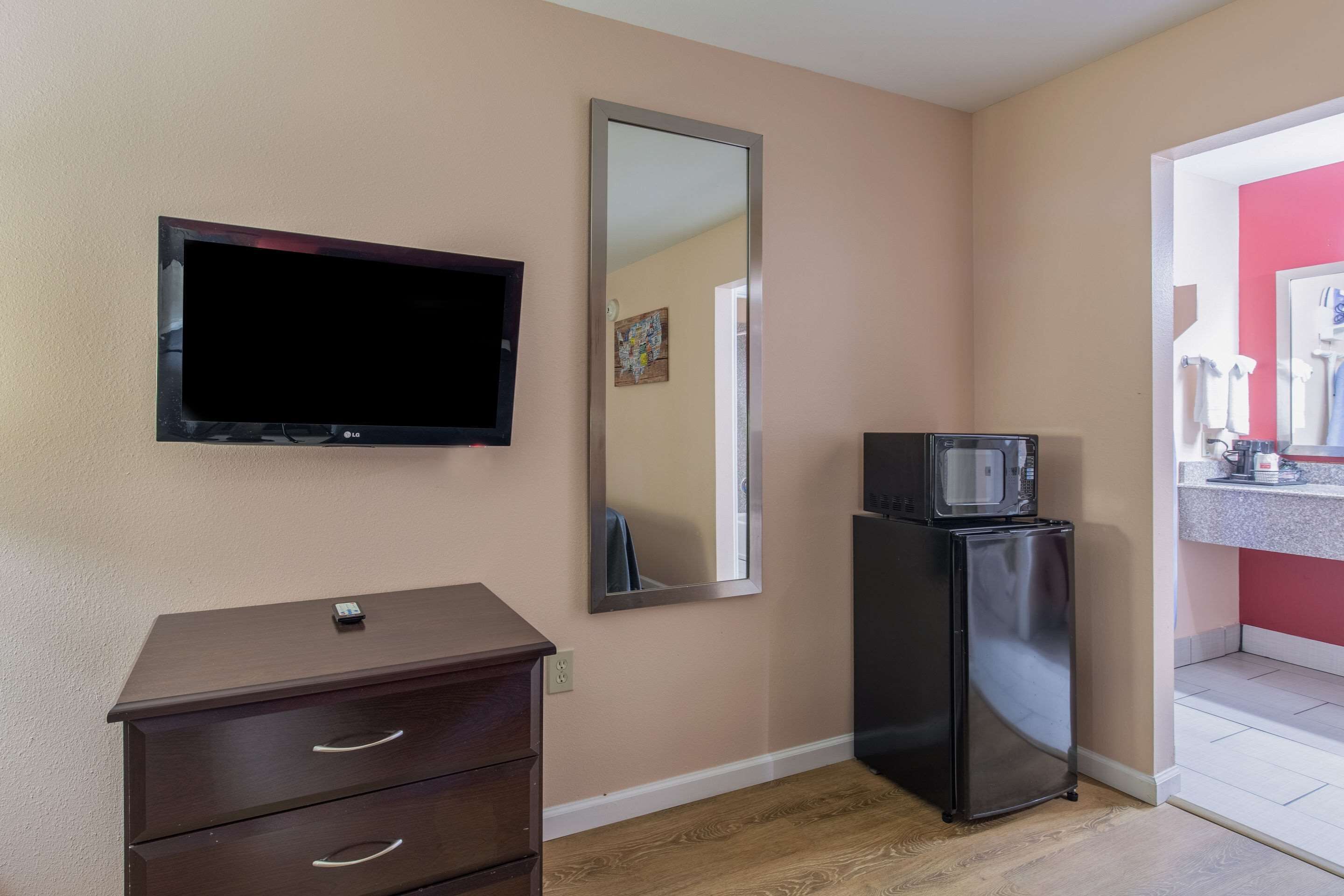 standard double room, 2 double beds, non smoking | pillow-top beds, desk, iron/ironing board, free wifi