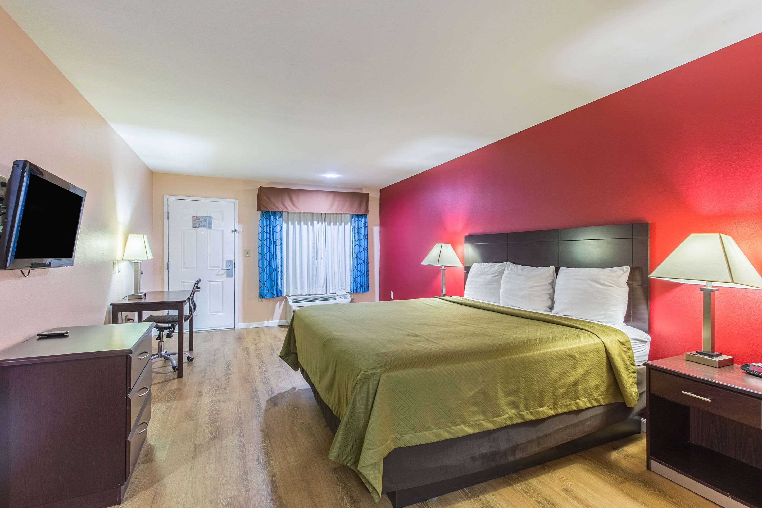 pillow-top beds, desk, iron/ironing board, free wifi