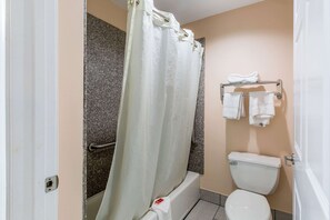 Pillowtop beds, desk, iron/ironing board, free WiFi - Quality Inn & Suites Bridge City/Orange (Bridge City)