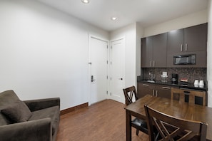 1 bedroom, in-room safe, desk, laptop workspace
