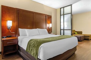 低過敏寢具、舒適加層、客房內保險箱、書桌