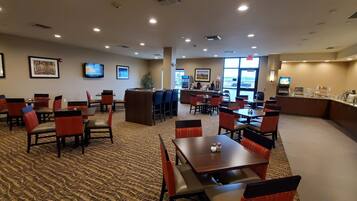 Café da manhã com buffet grátis todos os dias