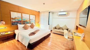 Suite júnior, 1 llit de matrimoni gran | 1 dormitori, minibar, caixa forta a l'habitació i cortines opaques