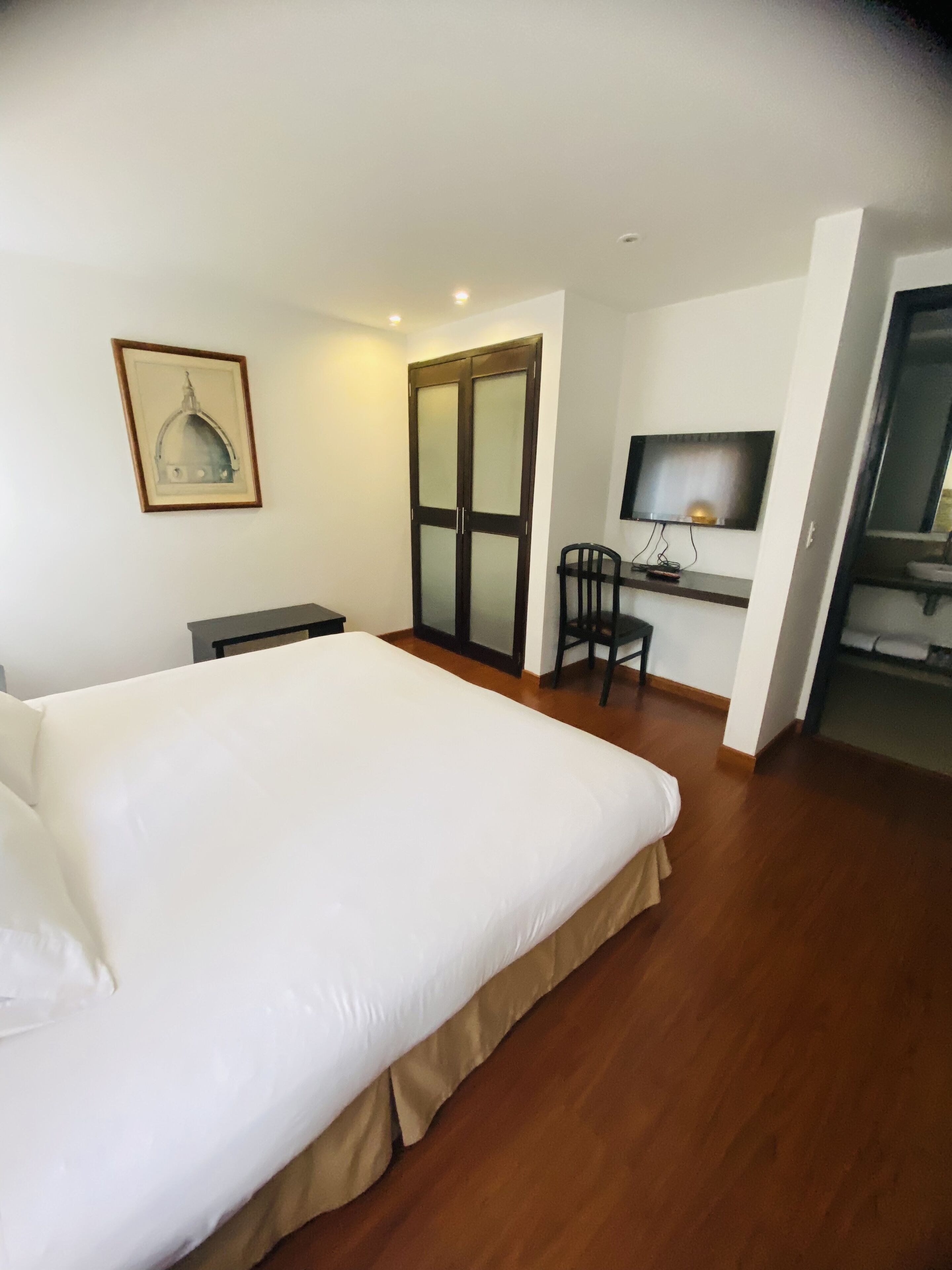 suite | minibar, in-room safe, desk, iron/ironing board