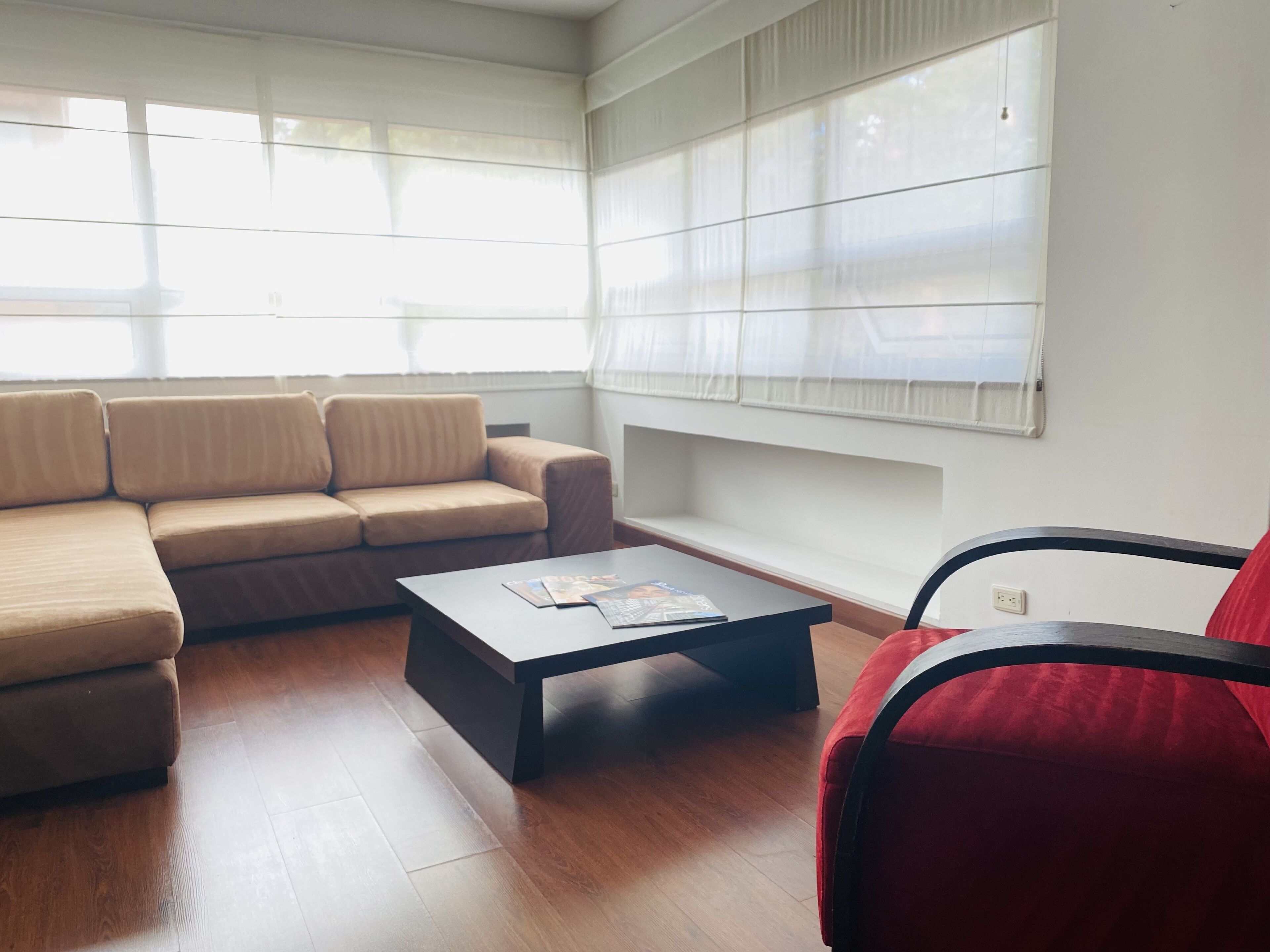 suite | living room | plasma tv