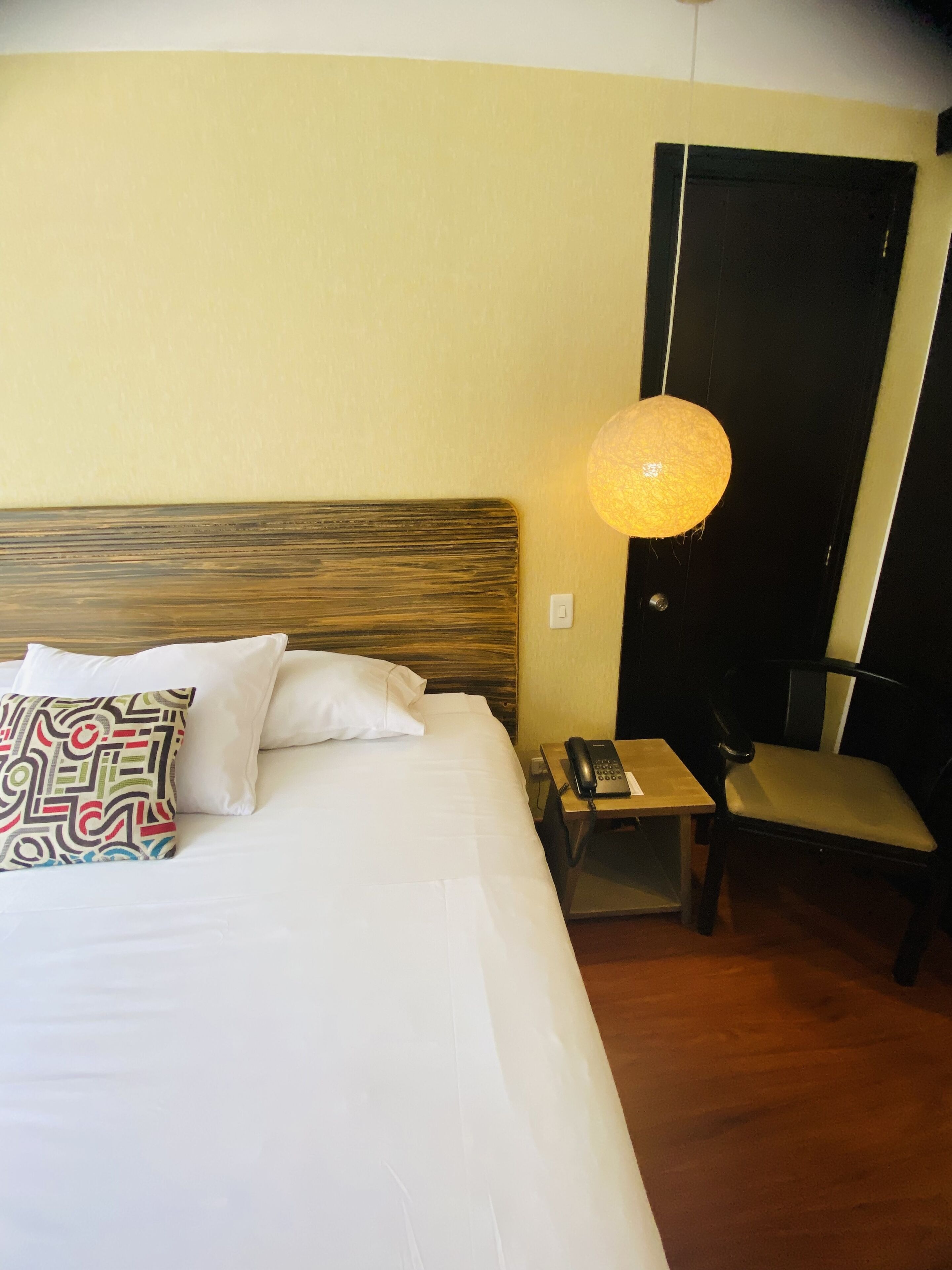 standard double room | minibar, in-room safe, desk, iron/ironing board