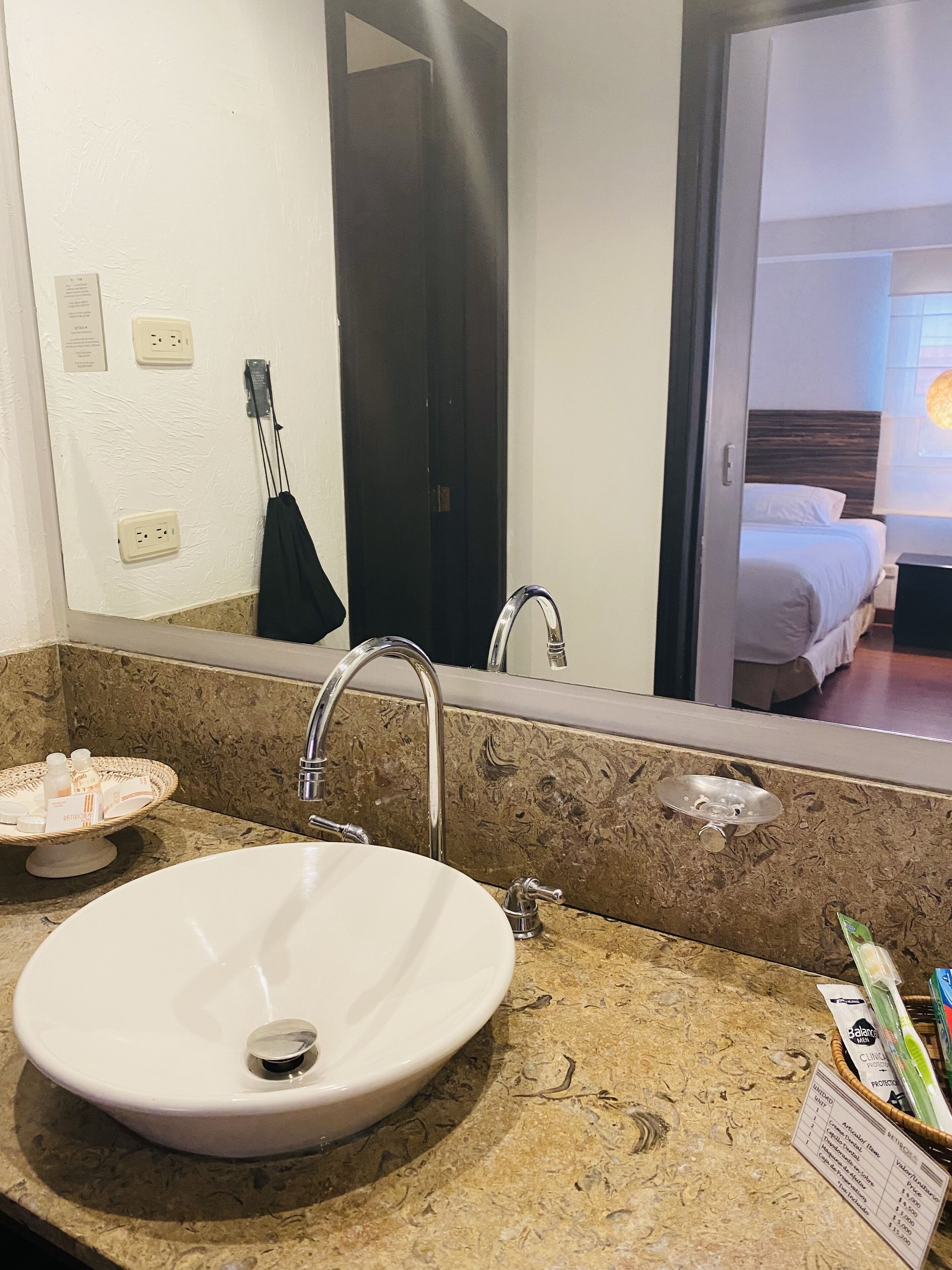suite | bathroom | shower, free toiletries, hair dryer, towels