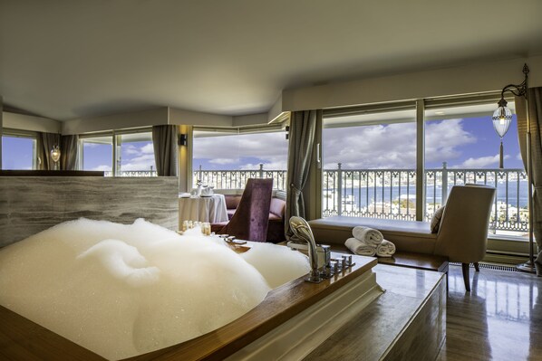 Premium bedding, pillow-top beds, minibar, in-room safe - Levni Hotel & Spa - Special Class (Istanbul)