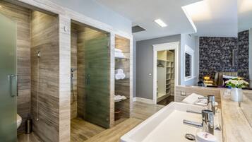 King Suite Room | Bathroom | Combined shower/tub, deep soaking tub, designer toiletries, hair dryer