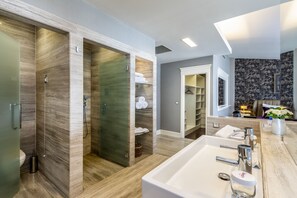 King Suite Room | Bathroom | Combined shower/tub, deep soaking tub, designer toiletries, hair dryer - Levni Hotel & Spa - Special Class (Istanbul)