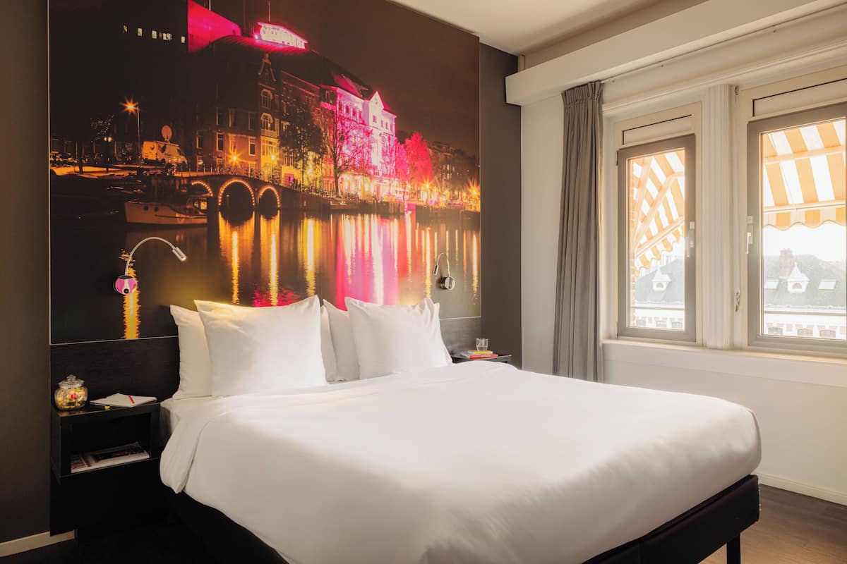 1 bedroom, premium bedding, minibar, in-room safe