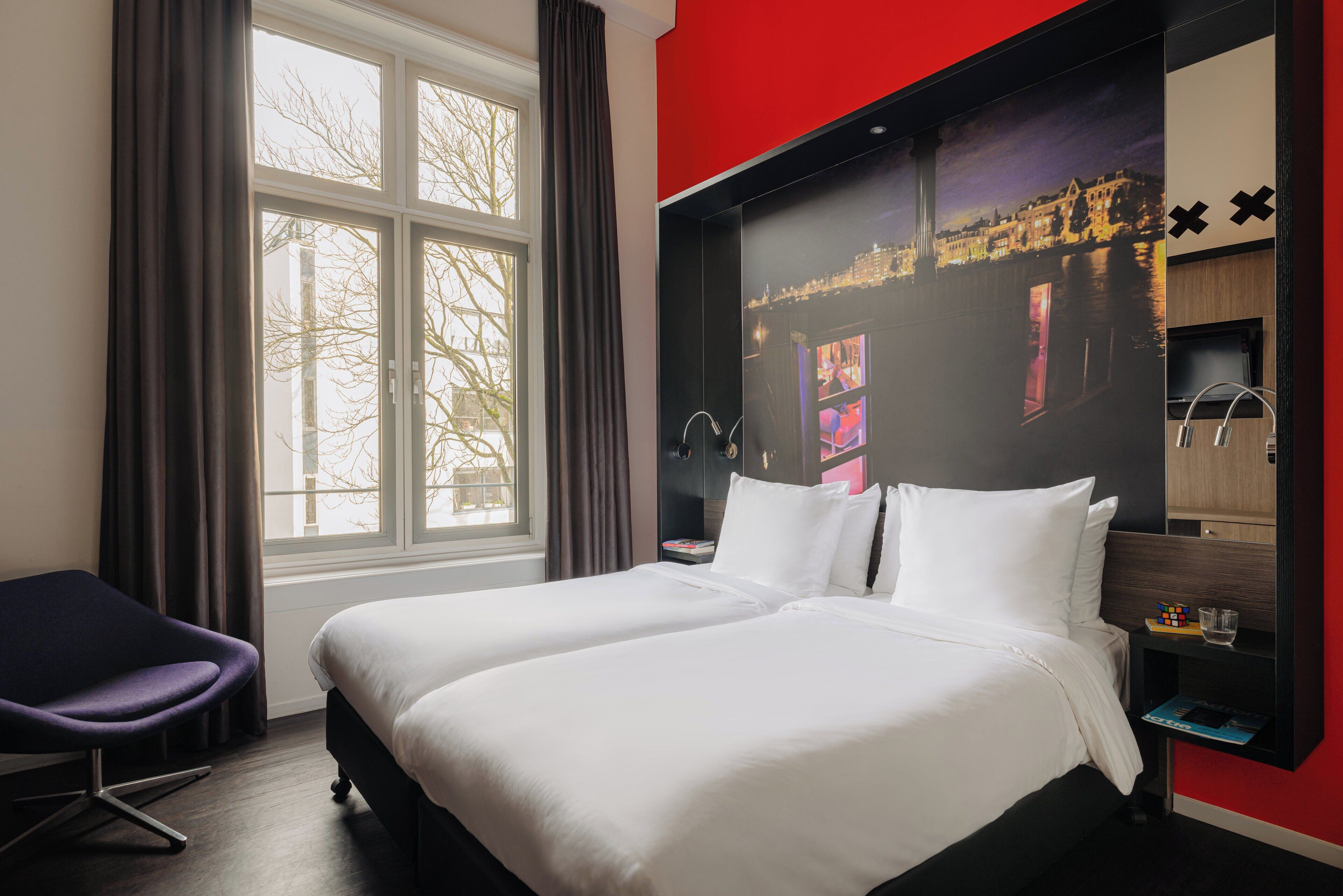 Rom – deluxe, 2 enkeltsenger | Sengetøy av topp kvalitet, minibar, safe på rommet og skrivebord