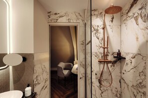 Hair dryer, towels, soap, shampoo - The Manor Amsterdam (Amsterdam)