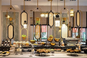 Daily buffet breakfast for a fee - The Manor Amsterdam (Amsterdam)