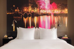 Roupas de cama premium, frigobar, cofres nos quartos, escrivaninha