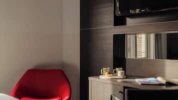 1 bedroom, premium bedding, minibar, in-room safe