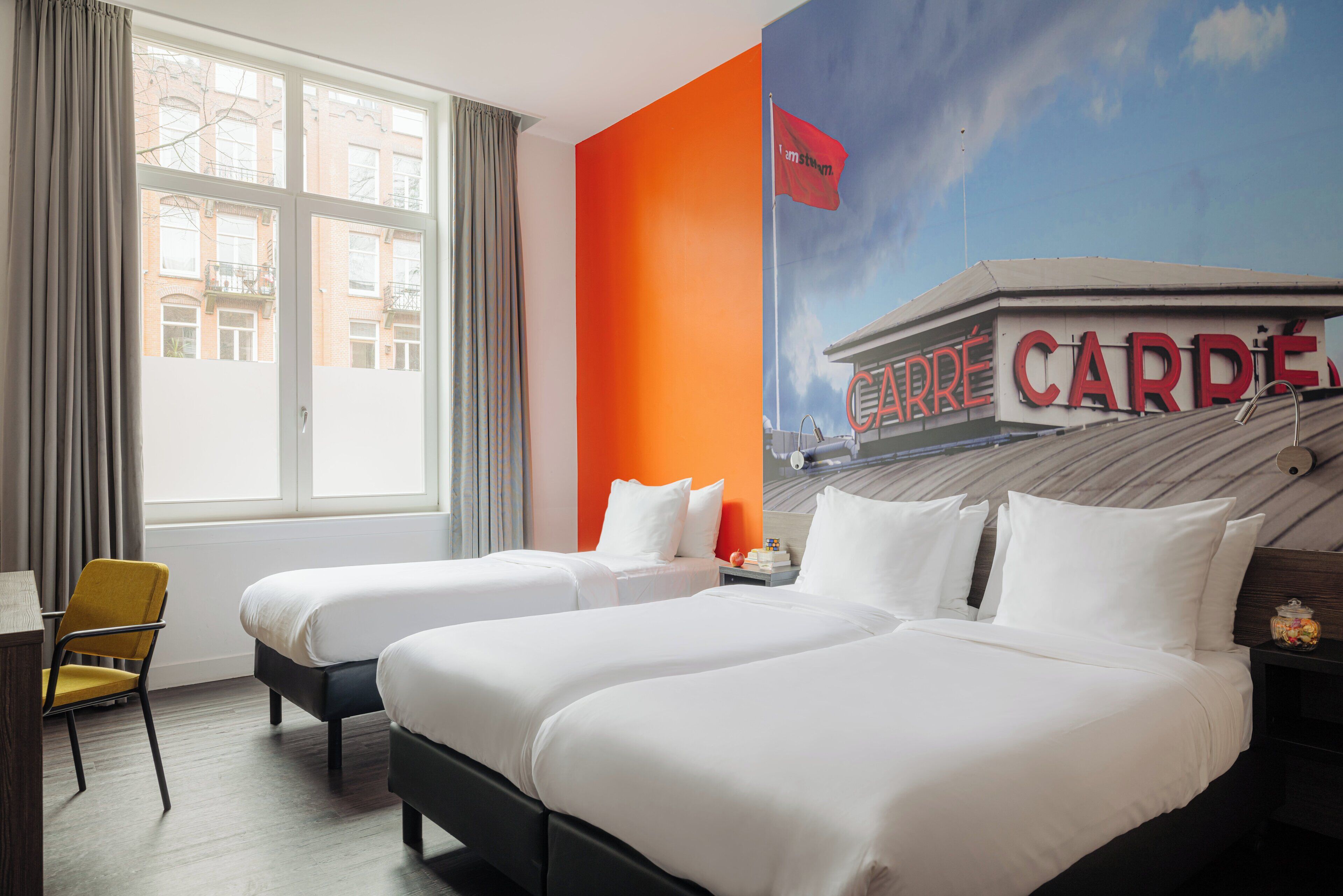 Rom – superior (3 Single Beds) | Sengetøy av topp kvalitet, minibar, safe på rommet og skrivebord