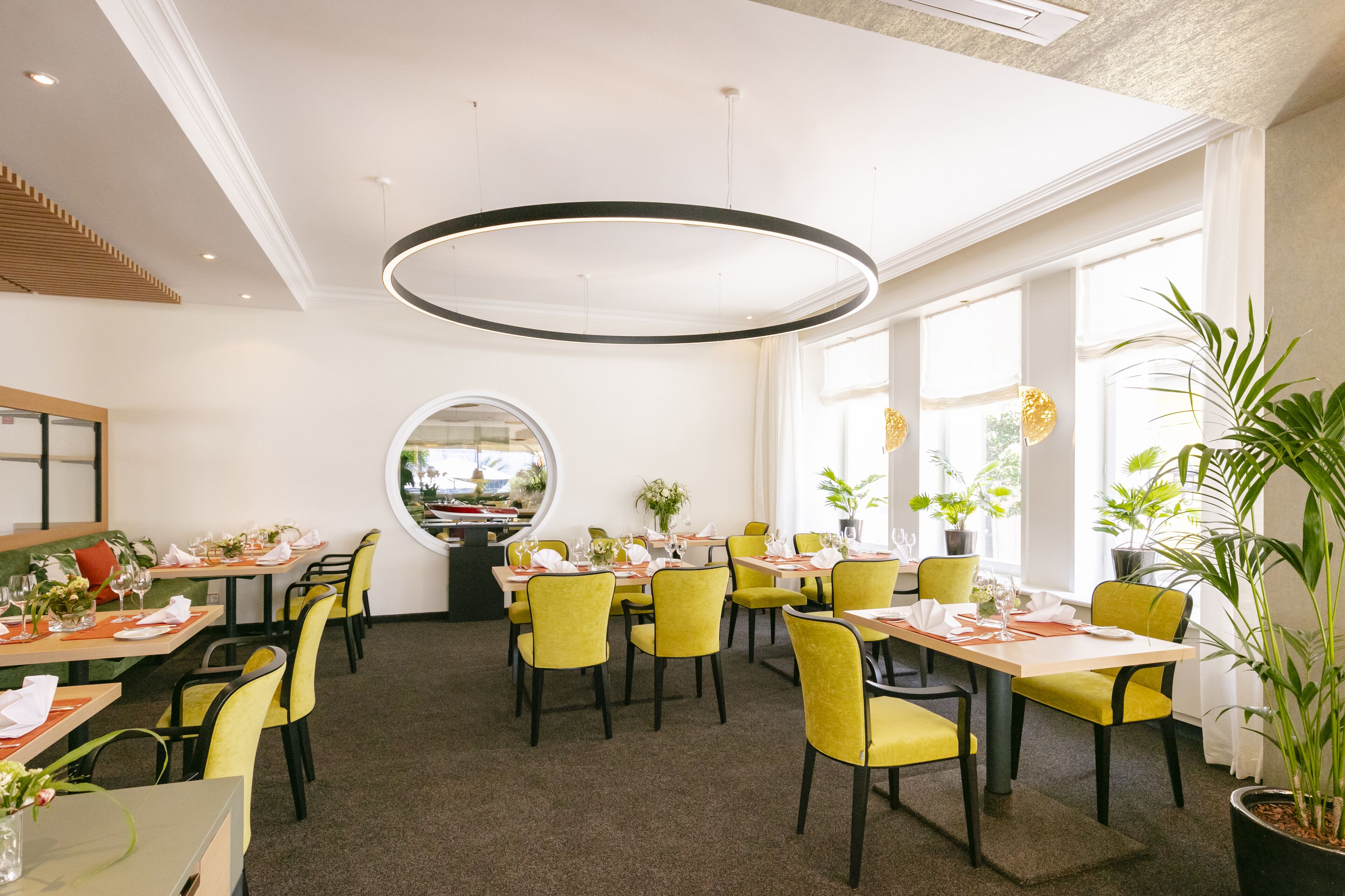 2 restaurants, breakfast, lunch, dinner served; regional cuisine