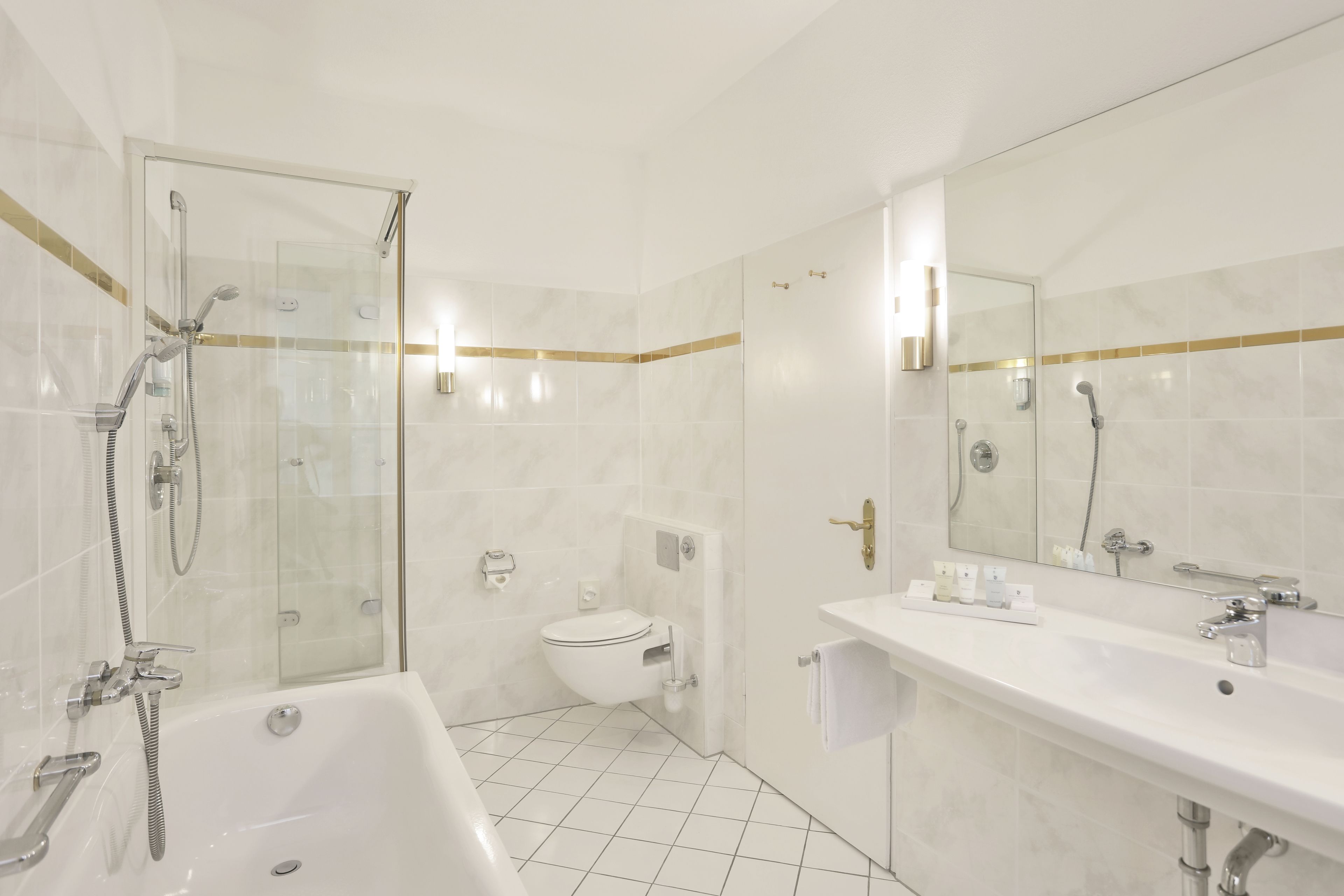 double room (street view) | bathroom | combined shower/bathtub, hair dryer, bathrobes, slippers